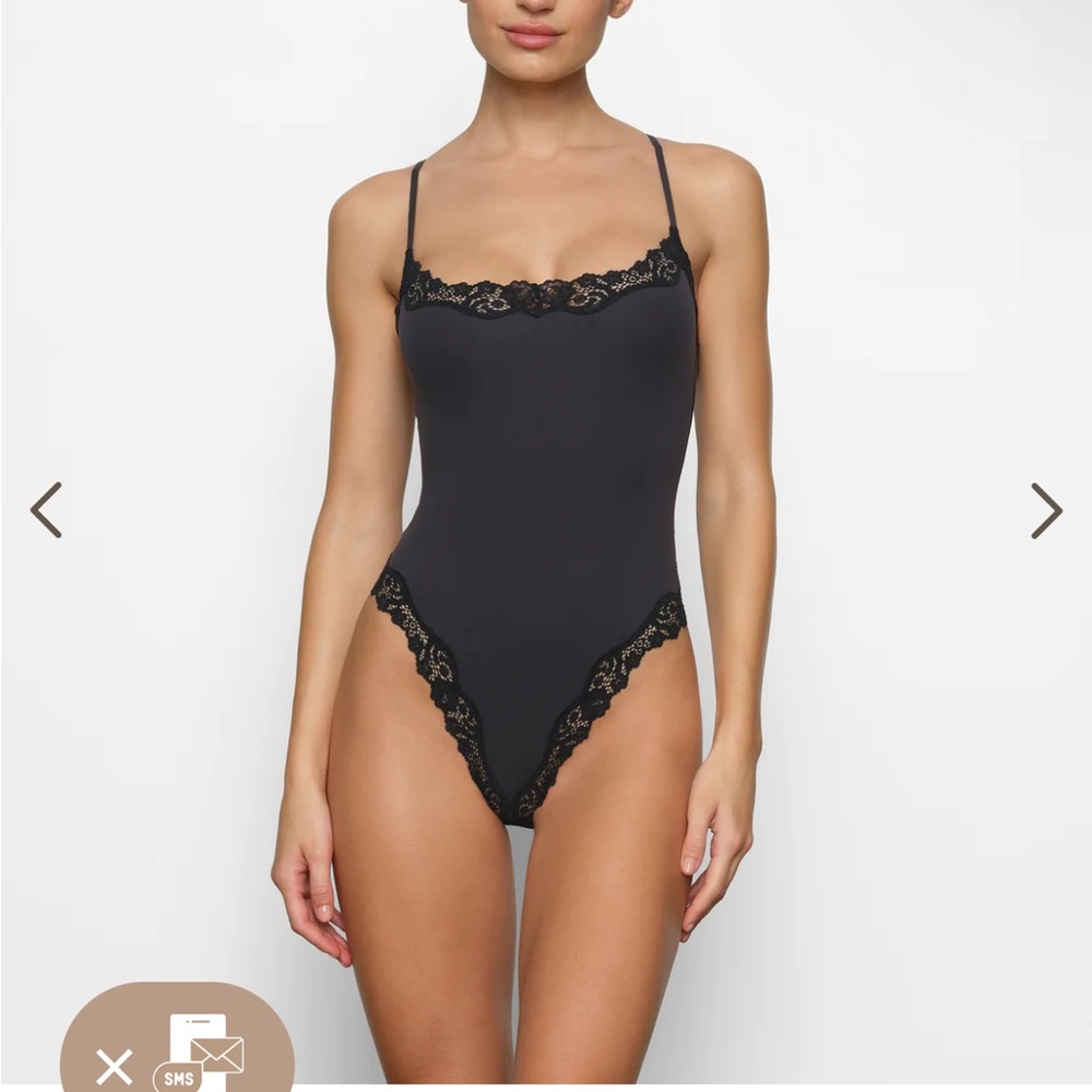 NWT SKIMS LACE BODYSUIT